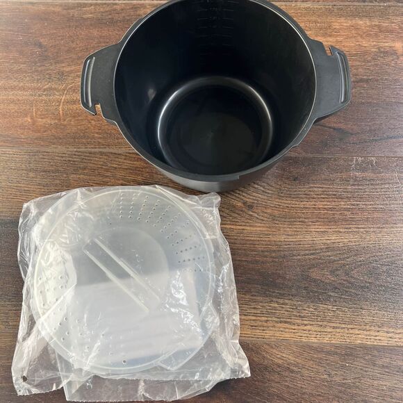 NEW Pampered Chef 2 Qt Micro-Cooker Steam, Heat, Cook, Poach Microwave Recipes - Picture 4 of 6